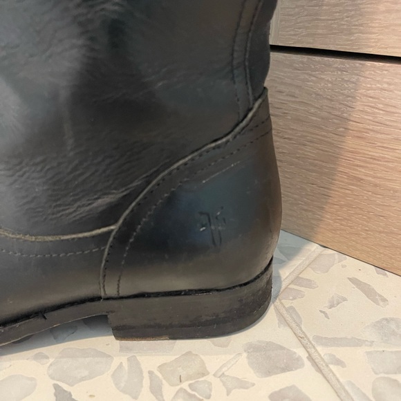 Size 7 FRYE tall black leather riding boots. Fits like 8 - Picture 3 of 7